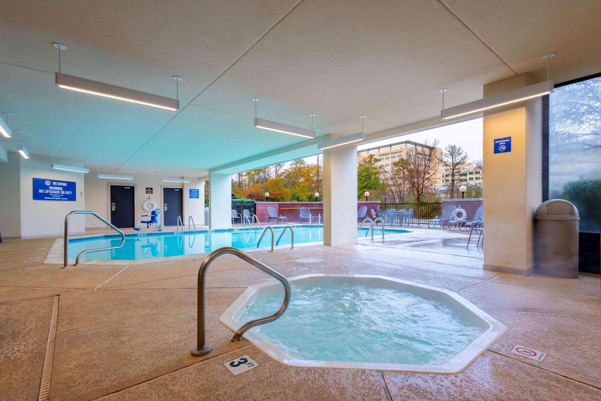 Heritage Inn & Suites The Woodlands, Trademark By Wyndham Екстериор снимка