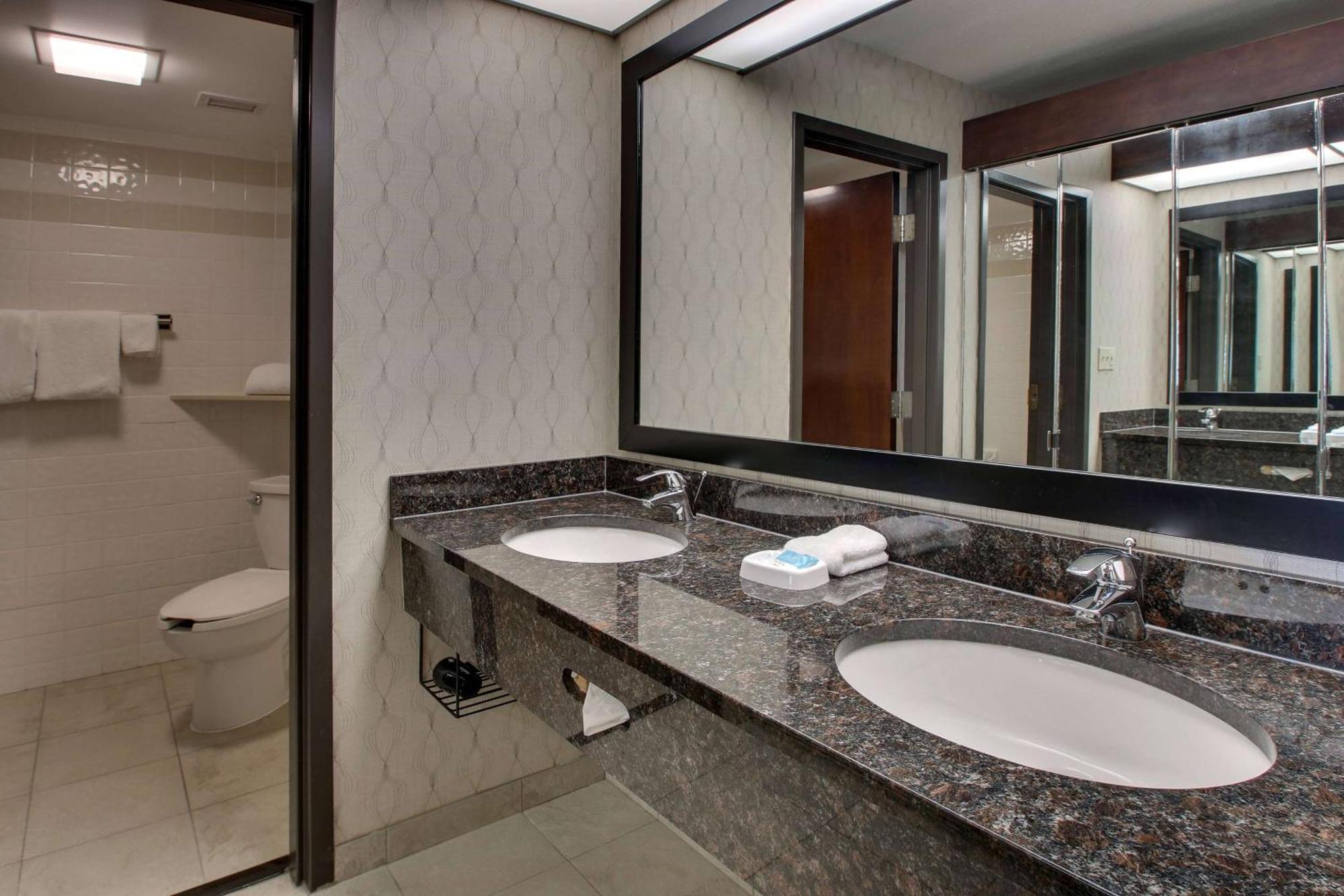 Heritage Inn & Suites The Woodlands, Trademark By Wyndham Екстериор снимка