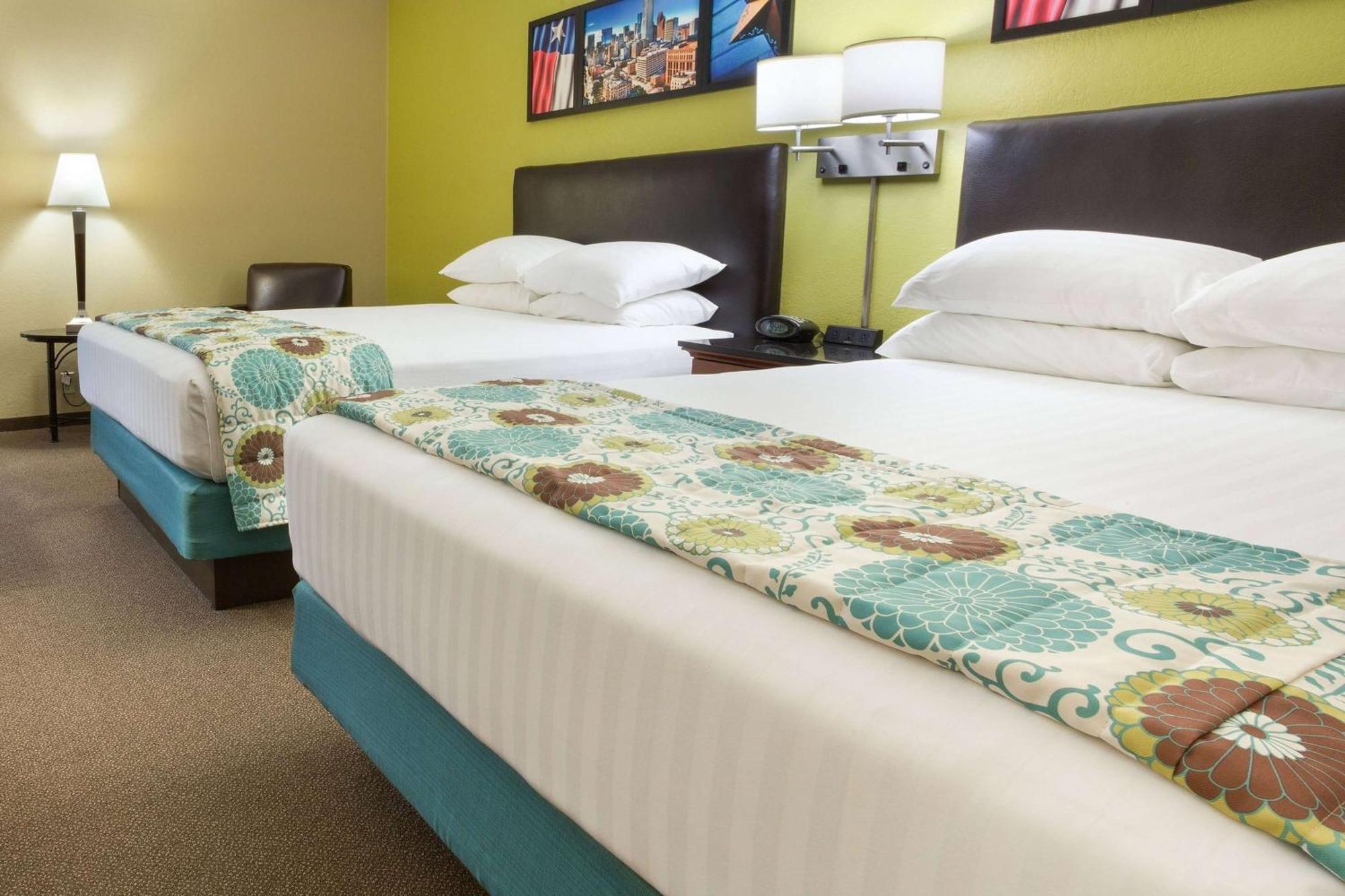 Heritage Inn & Suites The Woodlands, Trademark By Wyndham Екстериор снимка